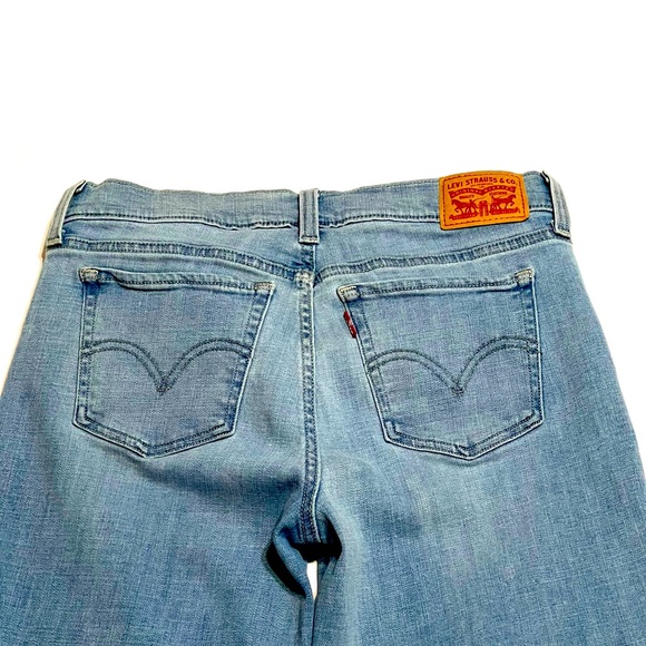 Levi Classic Capri Light Wash Stretch Denim, 27 - Picture 2 of 12